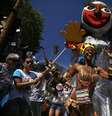 Os interessados devem ser brasileiros maiores de 18 anos, ter carteira de identidade, CPF e comprovante de residência no município do Rio  Foto: Pilar Olivares / Reuters
