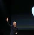 <p>Tim Cook, CEO da Apple, fala durante apresentação na sede da empresa, em foto de arquivo (16/10/2014)</p>  Foto: Reuters