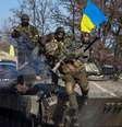 Soldados ucranianos perto de Debaltseve. 12/02/2015  Foto: Gleb Garanich / Reuters