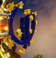 <p>Símbolo do euro visto na sede do Banco Central Europeu (BCE) em Frankfurt</p>  Foto: Kai Pfaffenbach / Reuters