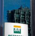 <p>As preferenciais da Petrobras caíram 3,66%, acompanhando o declínio do petróleo, mas ainda acumulam em fevereiro alta de quase 20%</p>  Foto: Paulo Whitaker / Reuters