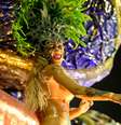 <p>Ela jura que a retaguarda é totalmente natural</p>  Foto: Rafael Neddermeyer / Liga SP