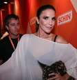Rainha do Carnaval baiano, Ivete Sangalo chegou ao camarote da Schin abusando na transparência da blusa e fez a festa na primeira noite da folia em Salvador  Foto: Raphael Castello / AgNews