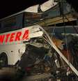 <p>Destro&ccedil;os do &ocirc;nibus que colidiu com o trem em Anahua s&atilde;o vistos no local do acidente, no estado de Nuevo Le&oacute;n</p>  Foto: El Manana de Nuevo Laredo  / Reuters