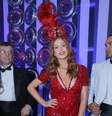 <p>A atriz Marina Ruy Barbosa ostenta o status de rainha do baile</p>  Foto: Marcelo Sá Barreto e Alex Palarea / AgNews