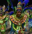 Quarta escola a entrar na avenida neste domingo (15), a Império da Casa Verde mostrou um desfile inspirado na Disney e em personalidades históricas. O desfile teve como tema "Sonhadores do mundo inteiro, uni-vos"  Foto: Nelson Almeida / AFP