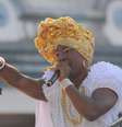 <p>Cantor se vestiu de baiana</p>  Foto: Angelo Pontes / Agecom/Divulgação