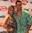 <p>O cantor Xanddy e sua mulher, a dançarina Carla Perez, curtiram juntos a noite de domingo de Carnaval em Salvador</p>  Foto: Daniel Delmiro / AgNews
