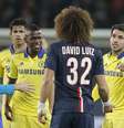 David Luiz discute com jogadores do Chelsea no duelo pela Champions League  Foto: Christophe Ena / AP