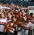 Torcida do São Paulo no primeiro clássico na Arena Corinthians: cerca de 2 mil torcedores do clube são esperados no jogo de quarta  Foto: Alexandre Schneider / Getty Images 