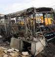 Ônibus ficou completamente destruído após o incêndio  Foto: José Lucena / Futura Press