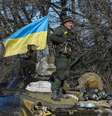 Militar ucrâniano em direção a Artemivsk. 18/02/2015  Foto: Gleb Garanich / Reuters