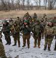 <p>Militares ucranianos perto de Artemivsk</p>  Foto: Gleb Garanich / Reuters