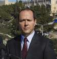 <p>Nir Barkat pulou sobre o homem armado</p>  Foto: Baz Ratner / Reuters
