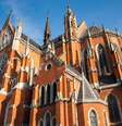 A Catedral de São Pedro e São Paulo é uma das joias da arquitetura de Osijek, na Croácia    Foto: Tamisclao / Shutterstock.com
