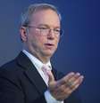 O Google do presidente do conselho, Eric Schmidt, sofre  crescente concorrência de anúncios móveis oferecidos por rivais como Facebook  Foto: Hannibal / Reuters