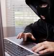 <p>Hackers, criminosos virtuais ou pessoas mal-intencionadas podem utilizar a internet para aplicar golpes em usuários menos protegidos</p>  Foto: iStock