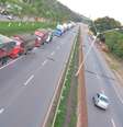<p>Caminhoneiros interrompem trecho da rodovia Fernão Dias, em MG</p>  Foto: Jornal Cidades