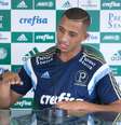 Vitor Hugo já foi fã de Arouca; hoje se prepara para jogar ao seu lado  Foto: Leonardo Benassatto / Futura Press