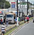 <p>Caminhoneiros paralisam rodovias</p>  Foto:  