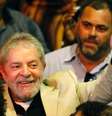 <p>O ex-presidente Luiz Inácio Lula da Silva participa de ato em defesa da Petrobras</p>  Foto: Sergio Moraes / Reuters