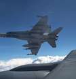 Caças canadenses da coalizão liderada pelos EUA contra o Estado Islâmico sobrevoam o Iraque. 30/10/2014  Foto: Força Aérea dos EUA / Reuters