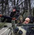 Militares ucranianos em veículo blindado em retirada da região de Debaltseve. 26/02/2015  Foto: Gleb Garanich / Reuters