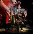 Adam Lambert se apresenta com o Queen desde 2011  Foto: Divulgação