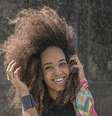 <p>Imagem publicada por Gabi Monteiro em resposta ao preconceito: "cabelo para cima sempre"</p>  Foto: Facebook / Reprodução