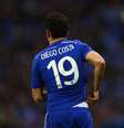 <p>Atacante do Chelsea guardou a moeda no valor de R$ 8,80 na cueca</p>  Foto: Clive Rose / Getty Images 