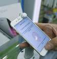<p>O lucro da Apple foi de US$ 18 bilhões no período, o maior já divulgado por uma companhia aberta, segundo o analista da S&P, Howard Silverblatt</p>  Foto: Maxim Shemetov / Reuters