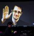 Snowden aparece em vídeo durante conferência em colégio do Canadá, em fevereiro de 2015  Foto: Mark Blinch / Reuters