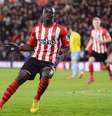 Sadio Mane festeja o gol que deu a vitória ao Southampton  Foto: Tony O'Brien / Reuters