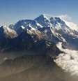 Centenas de estrangeiros participam da estação de esqui no Nepal, que retorna este ano depois de 16 guias serem mortos em um avalanche em abril do ano passado  Foto: Tim Chong / Reuters