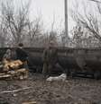 Mina explodiu em área reduto de rebeldes, próximo a Donetsk, e ao menos 30 pessoas morreram  Foto: Baz Ratner / Reuters