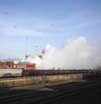 Incêndio em porto de Vancouver emitiu produtos tóxicos nesta quarta-feira  Foto: Ben Nelms / Reuters