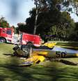 <p>Avião pousou no Penmar Golf Course, em Venice, na Califórnia</p>  Foto: Lucy Nicholson / Reuters
