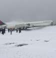<p>Avi&atilde;o derrapa ap&oacute;s pousar em pista repleta de neve em aeroporto de&nbsp;LaGuardia, em Nova York</p>  Foto: Reprodução / Twitter