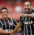 Danilo marca novamente e confirma apelido de "rei dos clássicos"  Foto: Miguel Schincariol / Gazeta Press