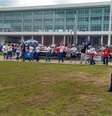 <p>Professores grevistas em frente à Assembleia do Paraná</p>  Foto: Sindicato / Divulgação