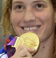 <p>A nadadora Camille Muffat foi campeã olímpica em Londres e estava entre as vítimas do acidente</p>  Foto: AP