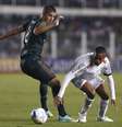 <p>Robinho infernizou a vida da defesa palmeirense no clássico desta quarta</p>  Foto: Ricardo Saibun / Gazeta Press