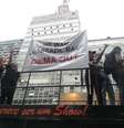 <p>Manifestação do Revoltados On Line segura feixa em inglês que diz "Nós queremos nosso Brasil de volta. Dilma fora"</p>  Foto: Elisa Feres / Terra