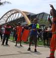 <p>Garis fazem protesto em frente à prefeitura do Rio</p>  Foto: José Lucena / Futura Press