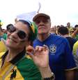 <p>Os manifestantes est&atilde;o espalhados pelas duas pistas da orla, mas o tr&acirc;nsito n&atilde;o foi interrompido para quem segue do Posto 6 em dire&ccedil;&atilde;o ao Leme</p>  Foto: André Naddeo / Terra