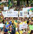 <p>Em Belo Horizonte, Minas Gerais, xingamentos também foram vistos em algumas faixas</p>  Foto: Marcelo Sant'Anna / Fotos Públicas