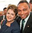 Deputado SIbá Machado ao lado da presidente Dilma Rousseff  Foto: Facebook / Reprodução