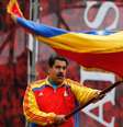 <p>O presidente da Venezuela, Nicol&aacute;s Maduro, durante ato no lado de fora do Pal&aacute;cio Miraflores, em Caracas, no domingo</p>  Foto: Jorge Silva / Reuters