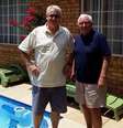 Homem (esquerda) passava férias com o amigo na África do Sul  Foto: Daily Mail / Reprodução