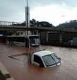 <p>A chuva provocou estragos na região de Taboão da Serra</p>  Foto: Wanderley Pires Cintra Júnior / vc repórter